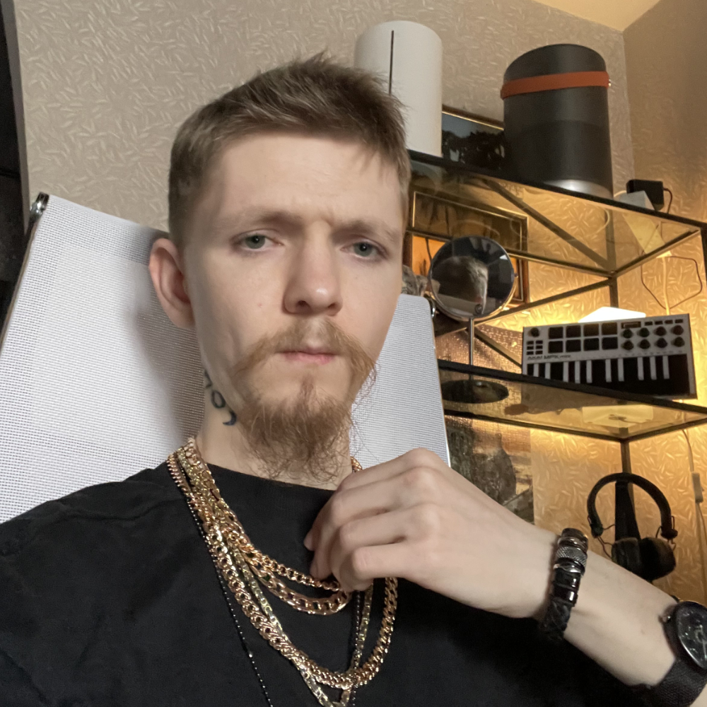 Антон Медведев